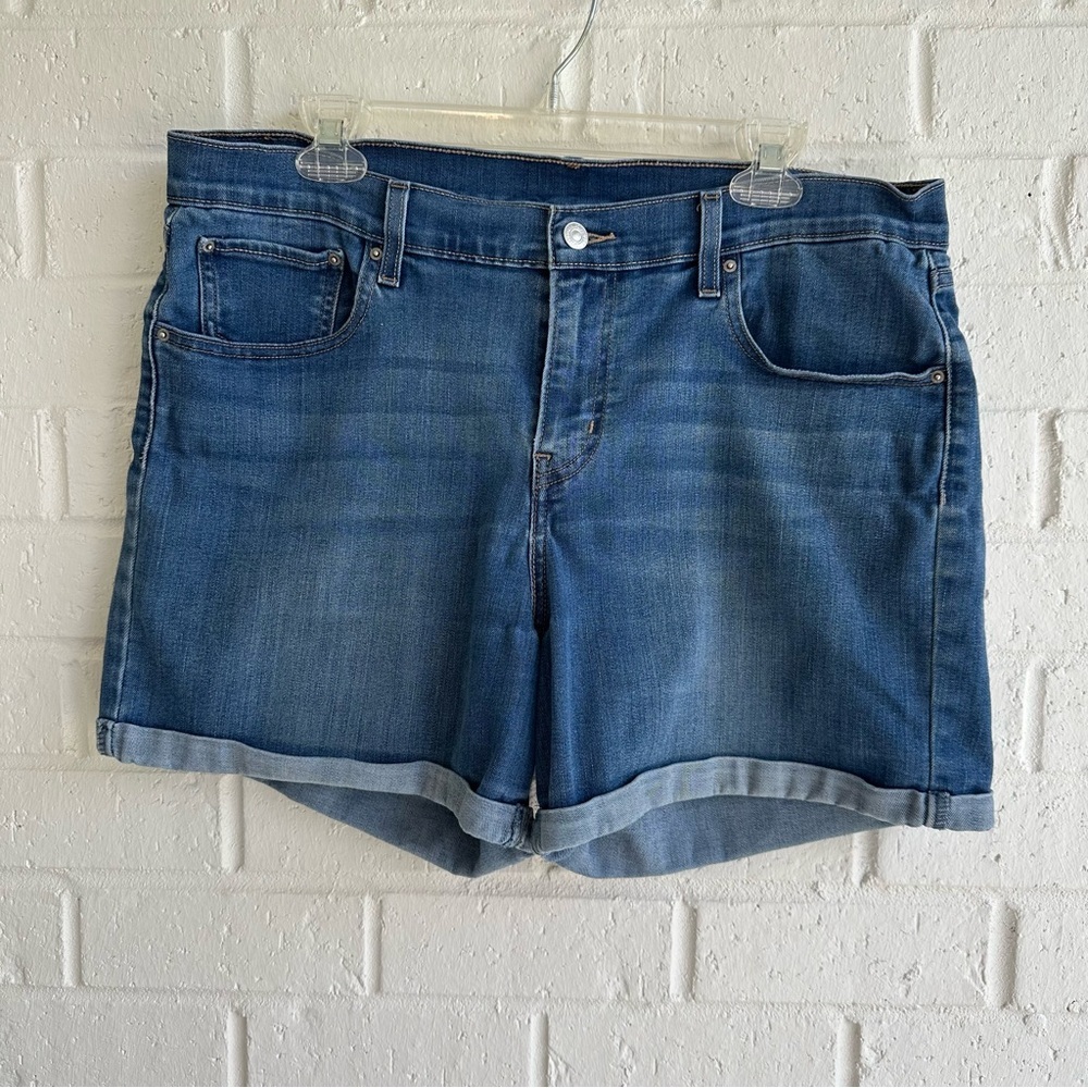 Levi's Medium Wash Blue Denim Shorts Roll Hem Coastal Cowgirl Size 32